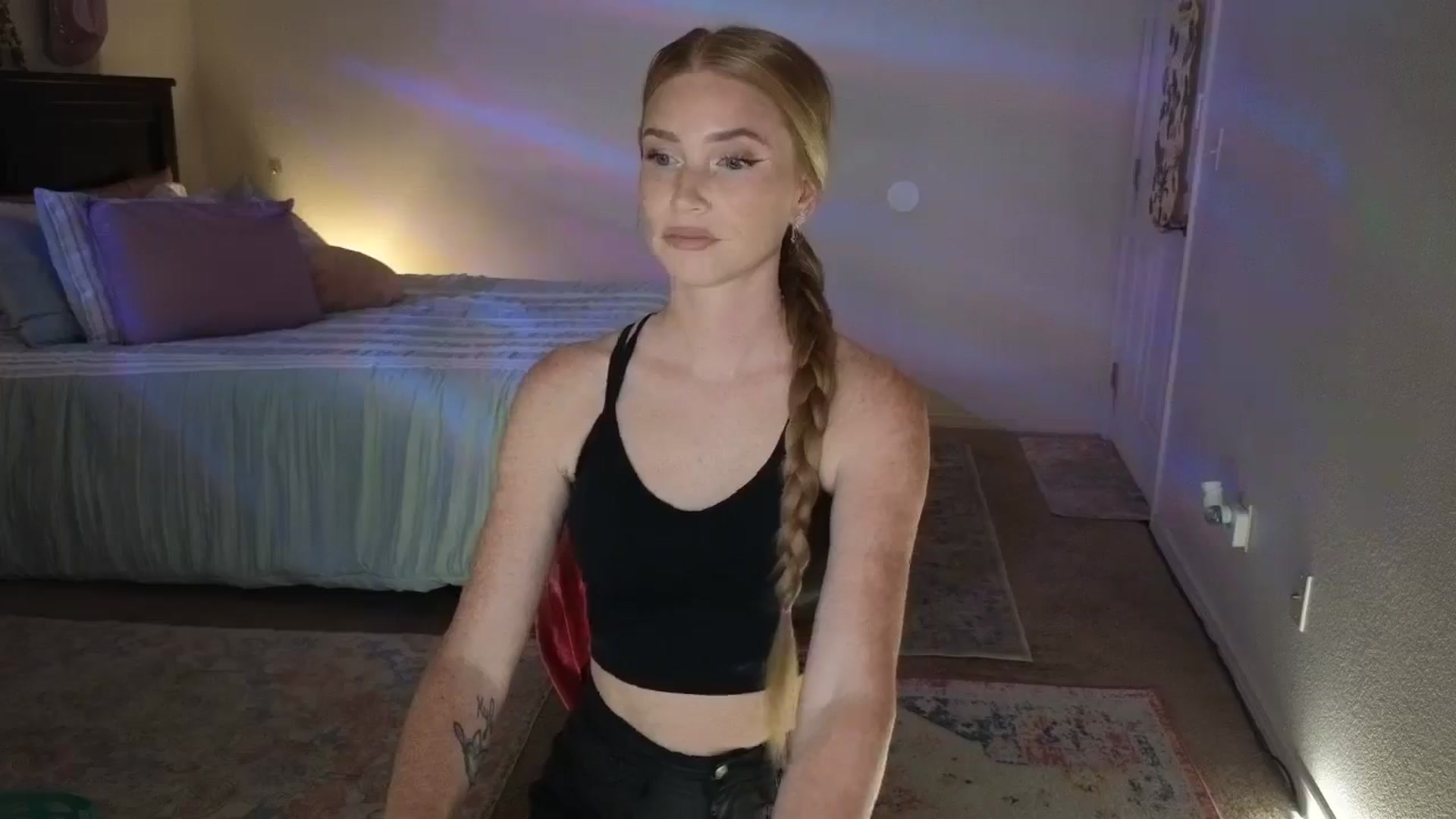 Gallery image thumbnail from Freckld_Cutie's myfreecams stream on, 07/24/2024, 19:32 image 5 of 20