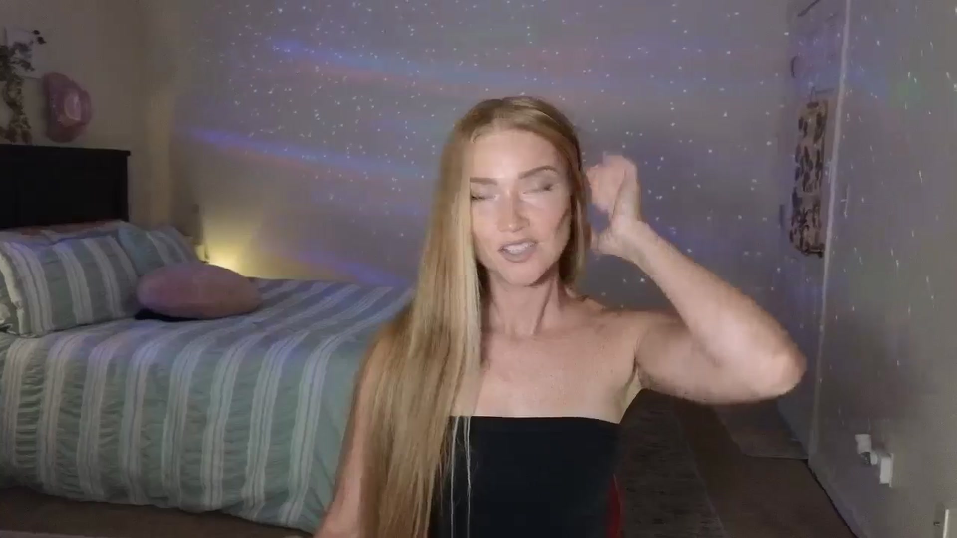 Gallery image thumbnail from Freckld_Cutie's myfreecams stream on, 07/26/2024, 18:13 image 6 of 20