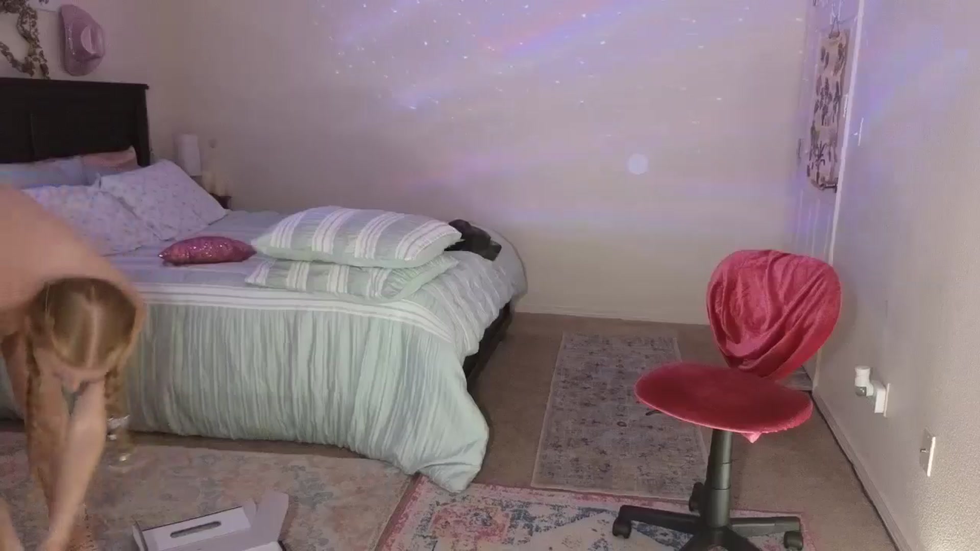 Gallery image thumbnail from Freckld_Cutie's myfreecams stream on, 07/31/2024, 19:10 image 16 of 20