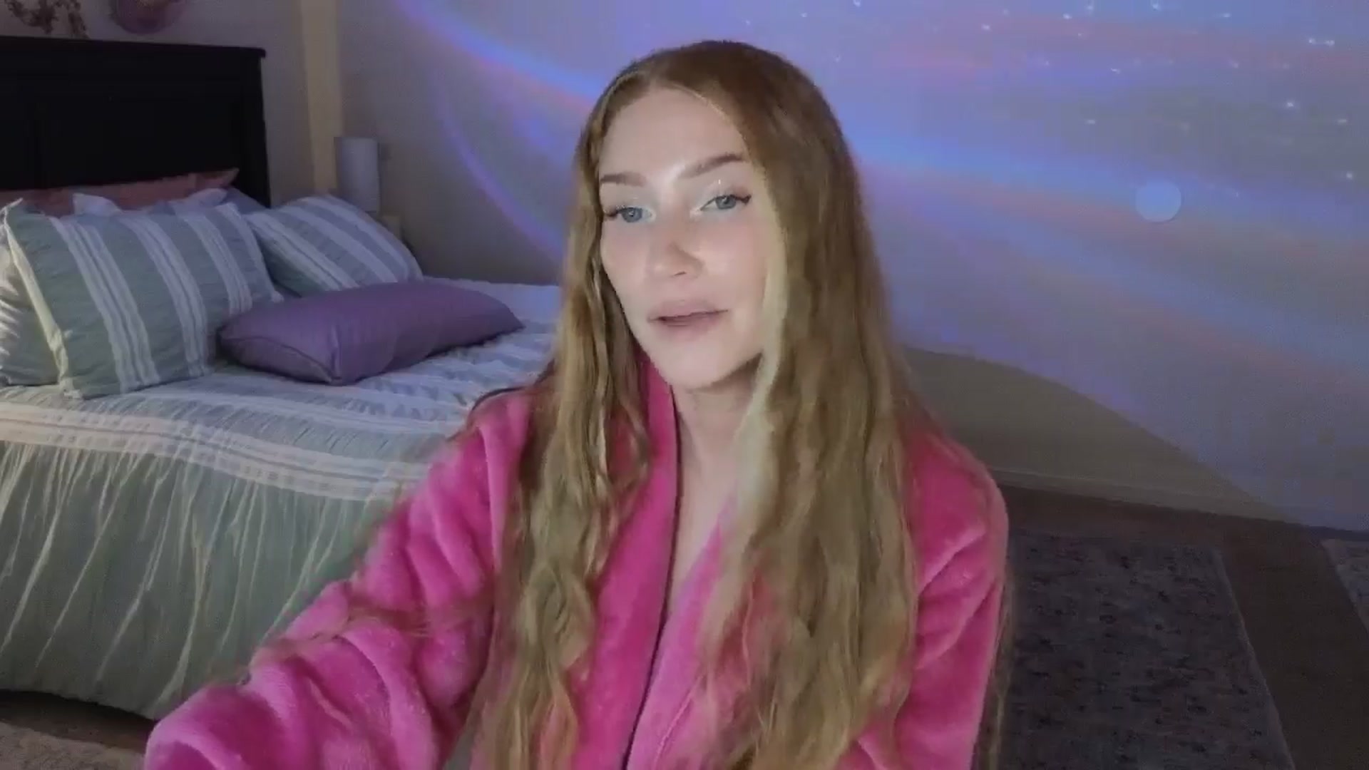 Gallery image thumbnail from Freckld_Cutie's myfreecams stream on, 08/01/2024, 20:33 image 11 of 20