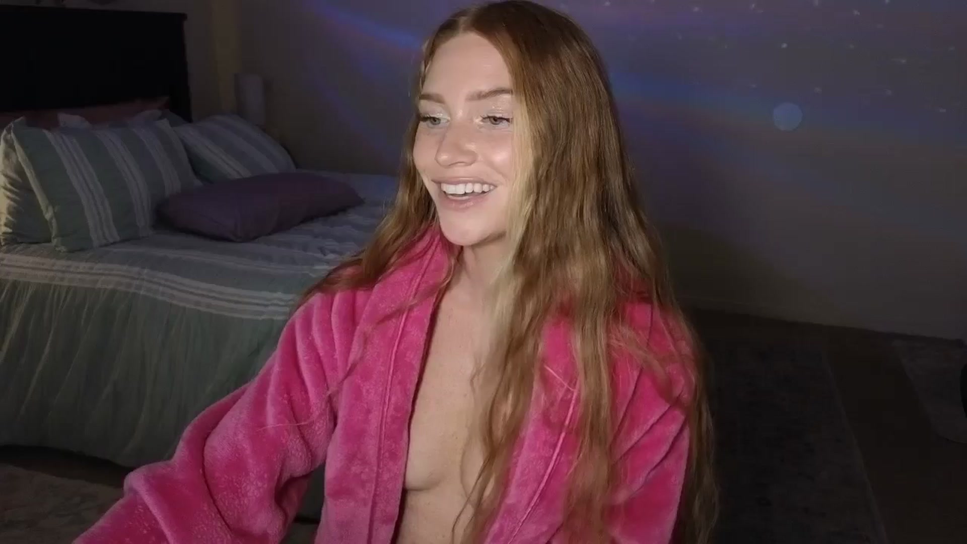 Gallery image thumbnail from Freckld_Cutie's myfreecams stream on, 08/01/2024, 20:33 image 3 of 20