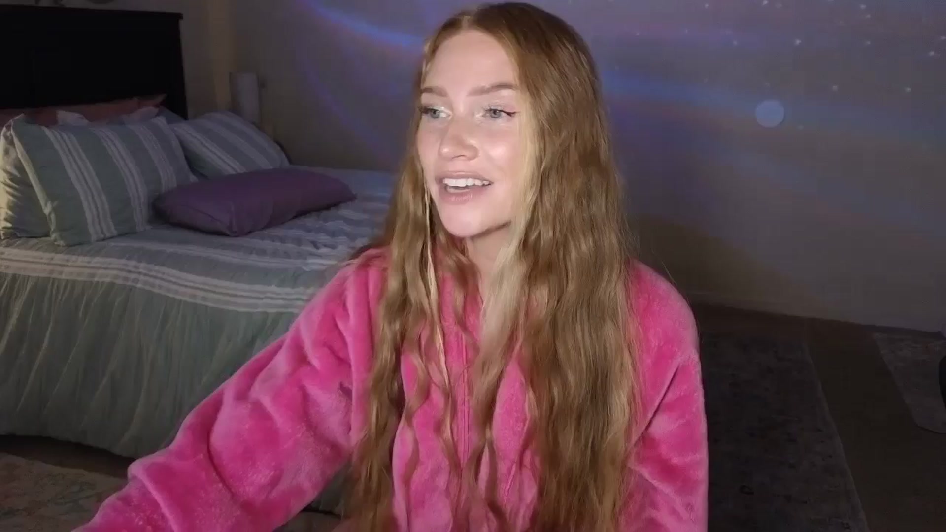 Gallery image thumbnail from Freckld_Cutie's myfreecams stream on, 08/01/2024, 20:33 image 2 of 20