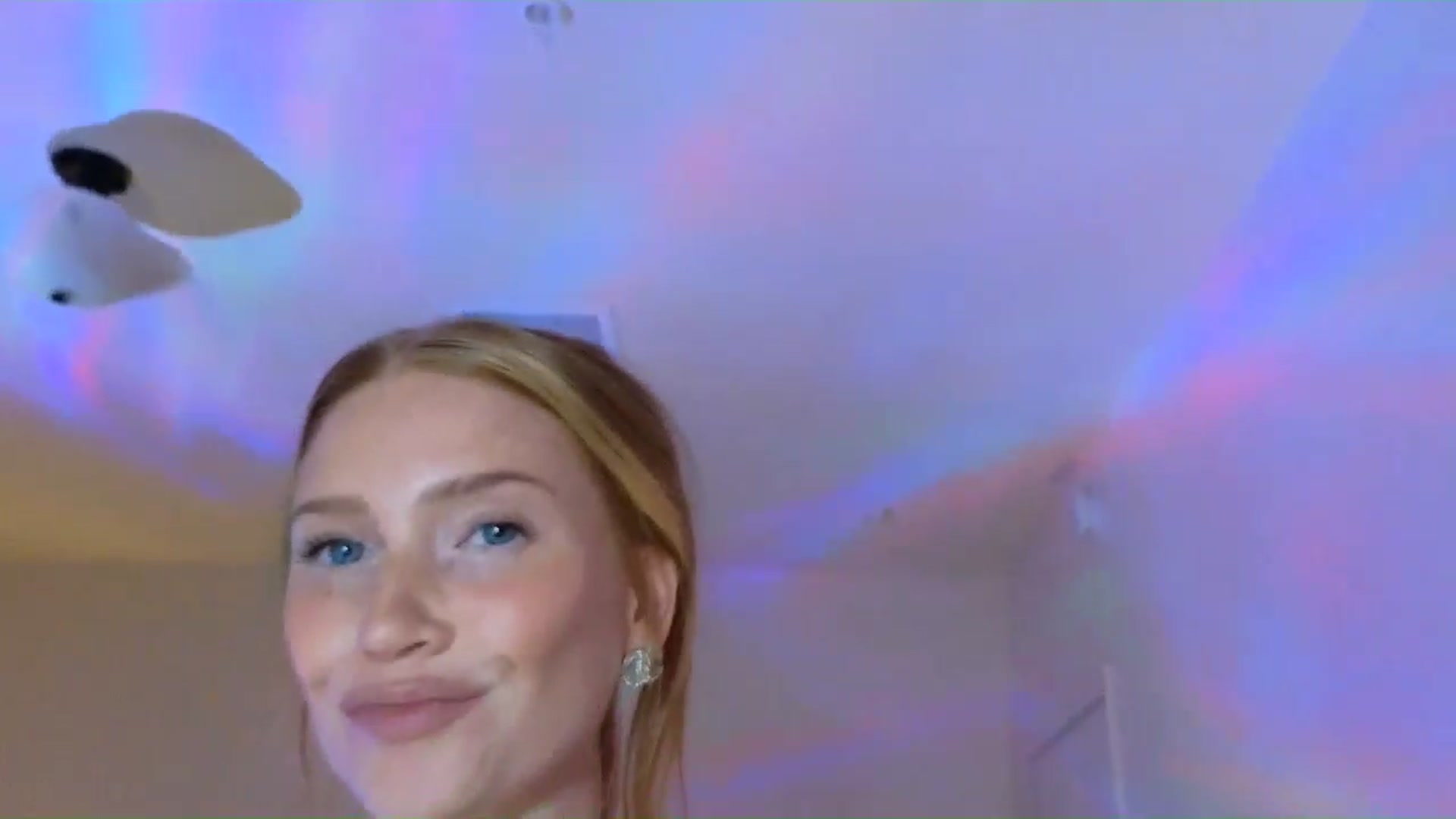 Gallery image thumbnail from Freckld_Cutie's myfreecams stream on, 08/12/2024, 19:28 image 18 of 20