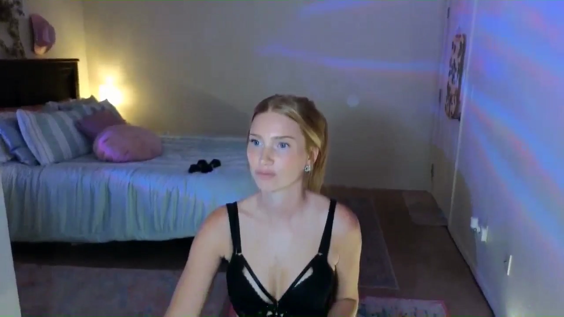 Gallery image thumbnail from Freckld_Cutie's myfreecams stream on, 08/12/2024, 19:28 image 20 of 20