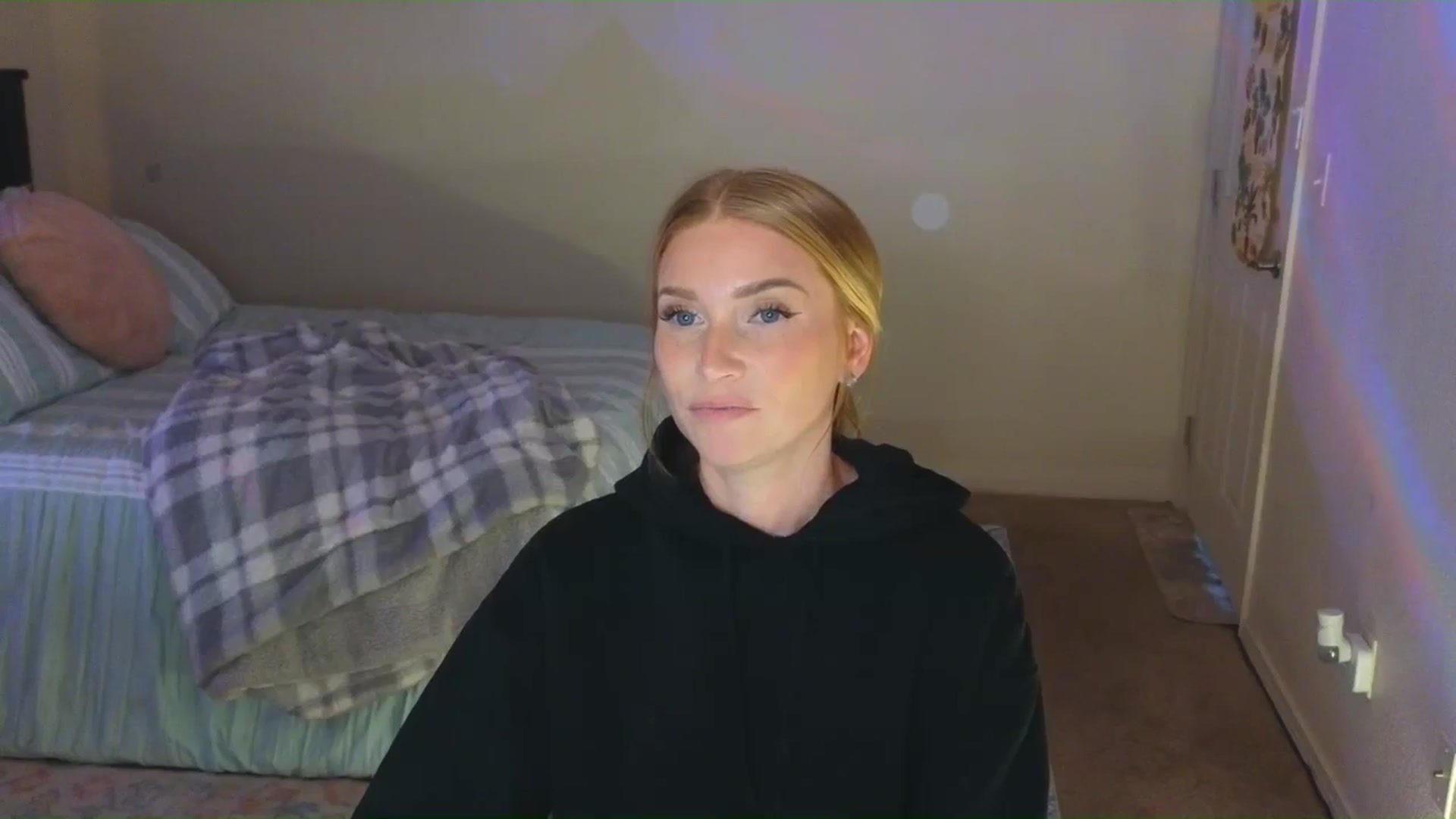 Gallery image thumbnail from Freckld_Cutie's myfreecams stream on, 08/23/2024, 20:40 image 18 of 20