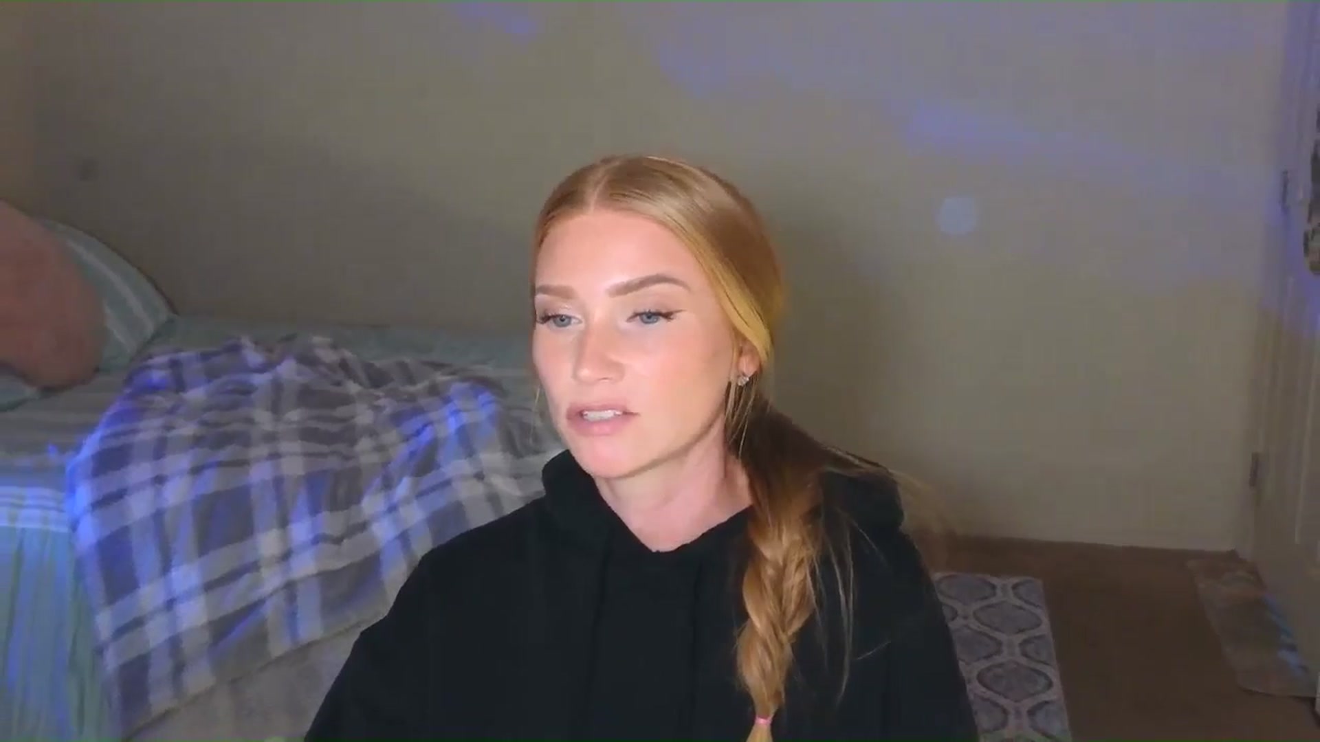 Gallery image thumbnail from Freckld_Cutie's myfreecams stream on, 08/23/2024, 20:40 image 6 of 20