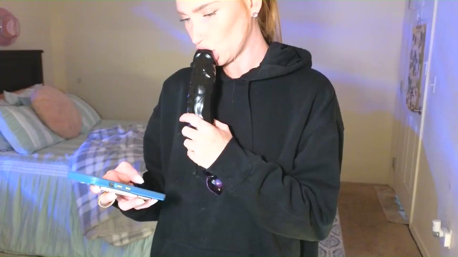 Gallery image thumbnail from Freckld_Cutie's myfreecams stream on, 08/23/2024, 20:40 image 11 of 20