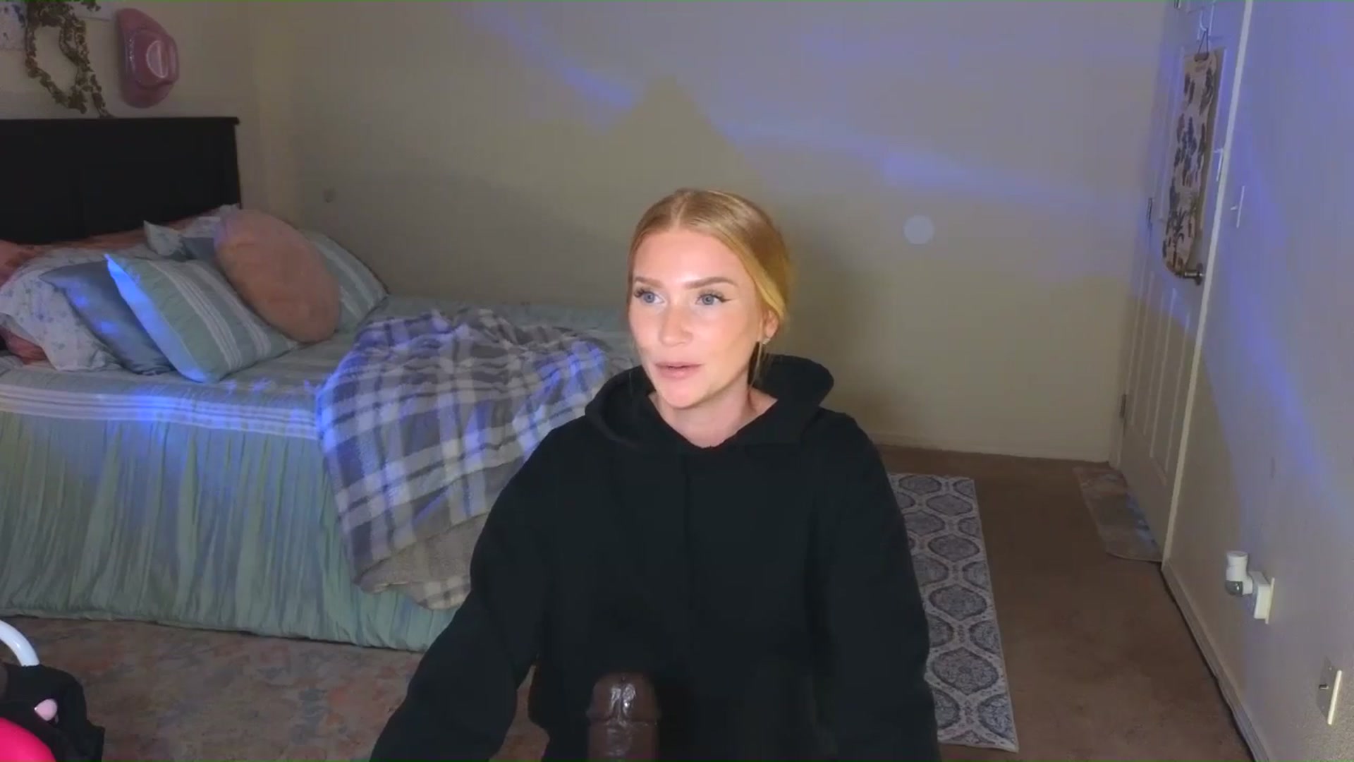 Gallery image thumbnail from Freckld_Cutie's myfreecams stream on, 08/23/2024, 20:40 image 3 of 20