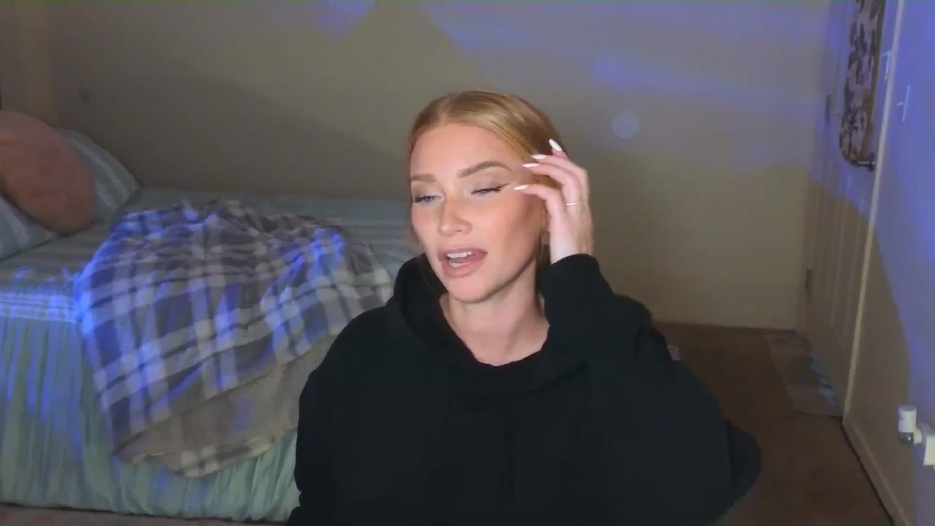 Gallery image thumbnail from Freckld_Cutie's myfreecams stream on, 08/23/2024, 20:40 image 7 of 20