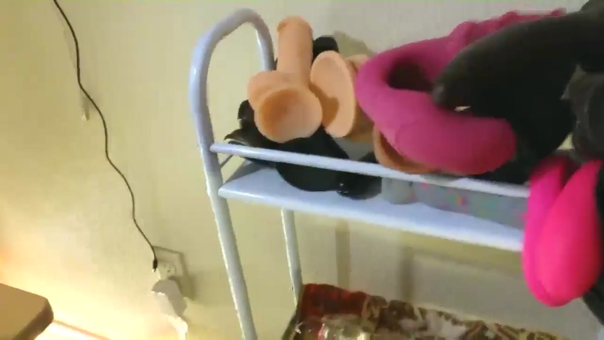 Gallery image thumbnail from Freckld_Cutie's myfreecams stream on, 08/23/2024, 20:40 image 10 of 20