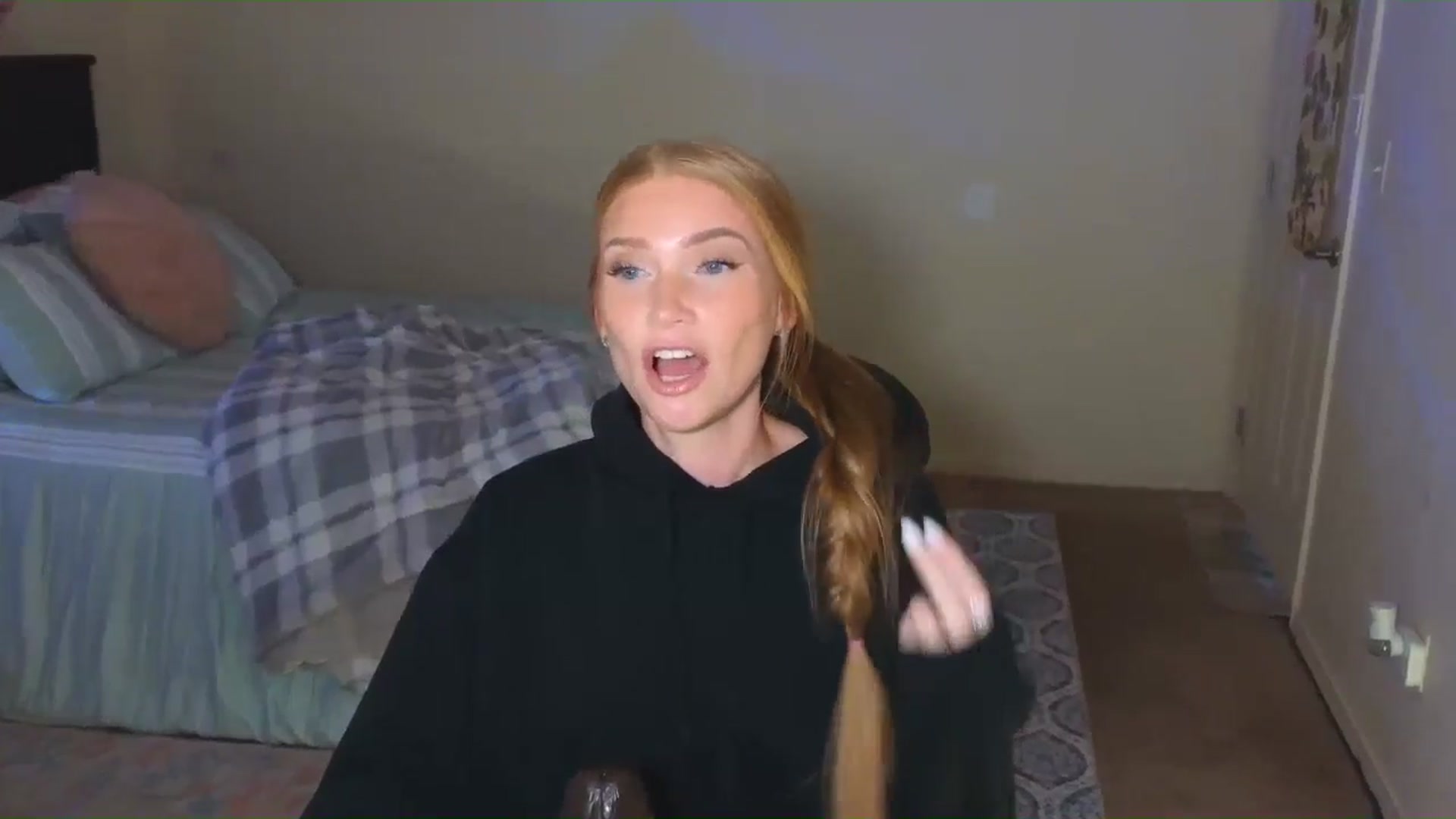 Gallery image thumbnail from Freckld_Cutie's myfreecams stream on, 08/23/2024, 20:40 image 4 of 20