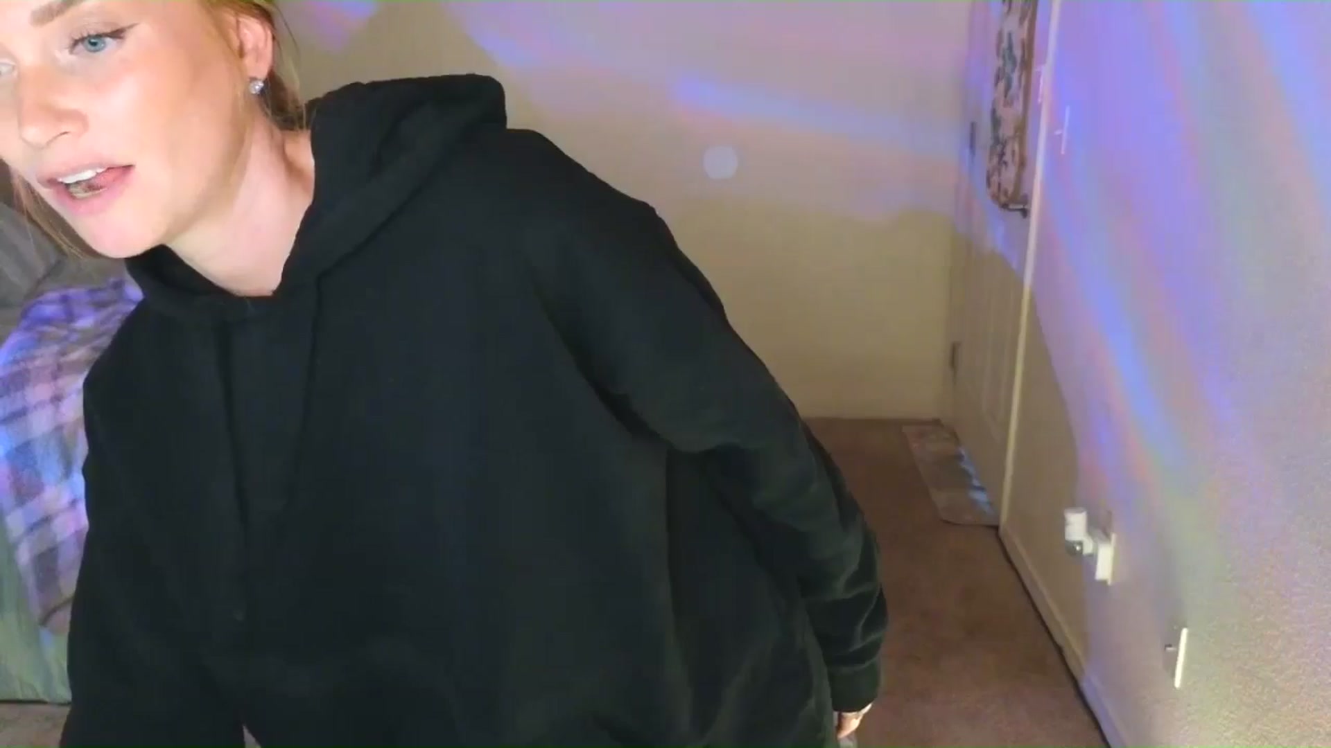 Gallery image thumbnail from Freckld_Cutie's myfreecams stream on, 08/23/2024, 20:40 image 19 of 20