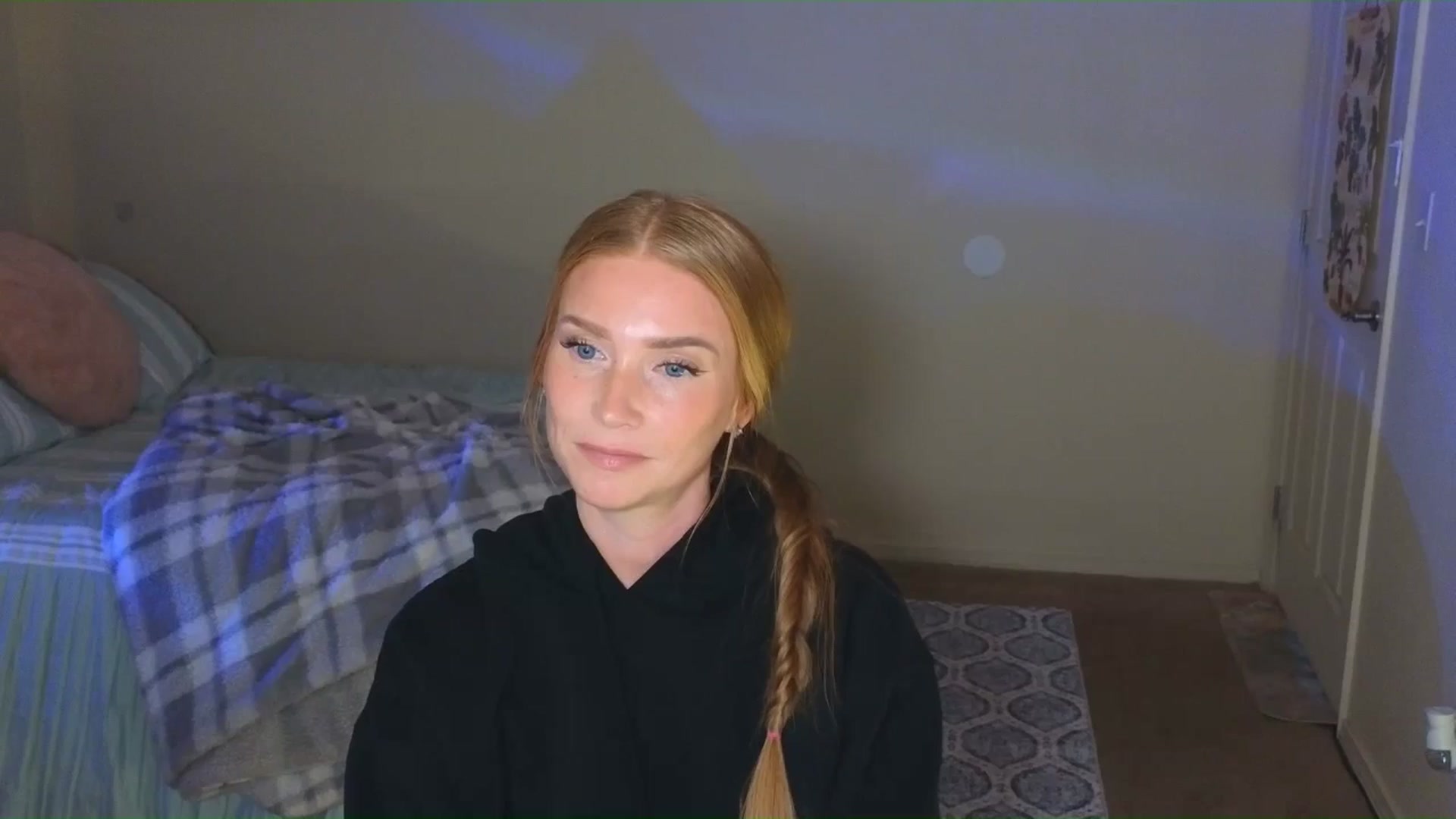 Gallery image thumbnail from Freckld_Cutie's myfreecams stream on, 08/23/2024, 20:40 image 1 of 20