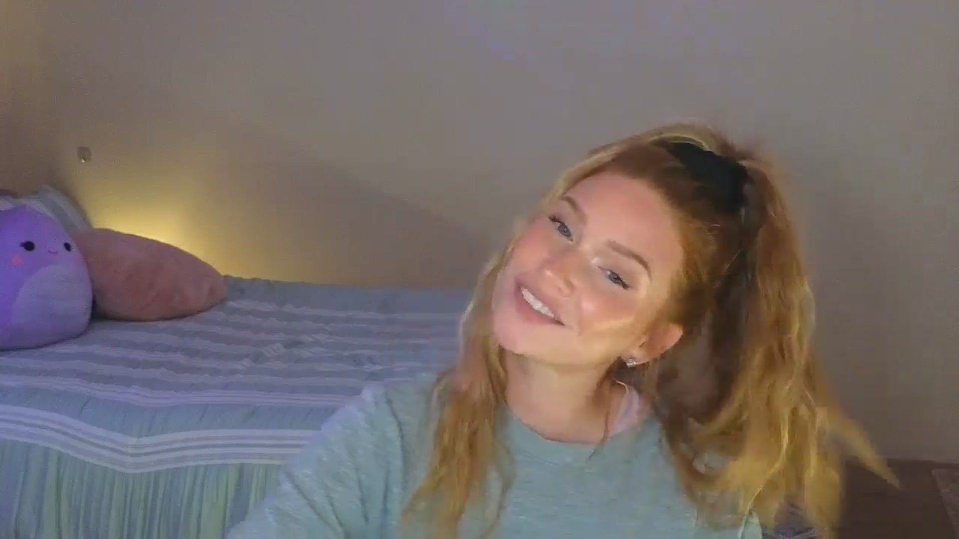 Gallery image thumbnail from Freckld_Cutie's myfreecams stream on, 08/28/2024, 17:51 image 10 of 20