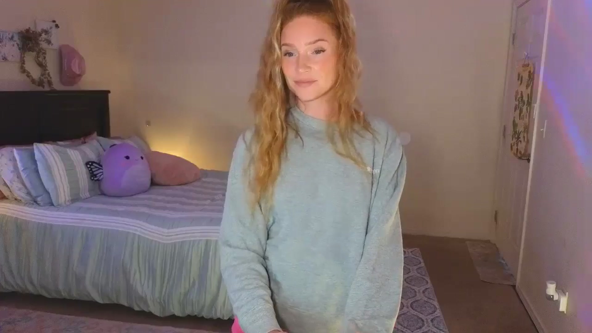 Gallery image thumbnail from Freckld_Cutie's myfreecams stream on, 08/28/2024, 17:51 image 16 of 20