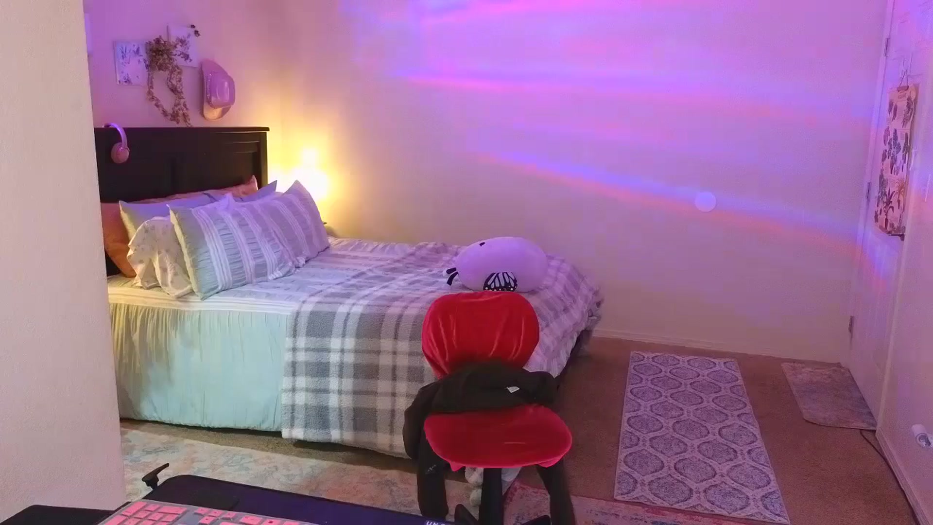 Gallery image thumbnail from Freckld_Cutie's myfreecams stream on, 10/22/2024, 19:14 image 19 of 20