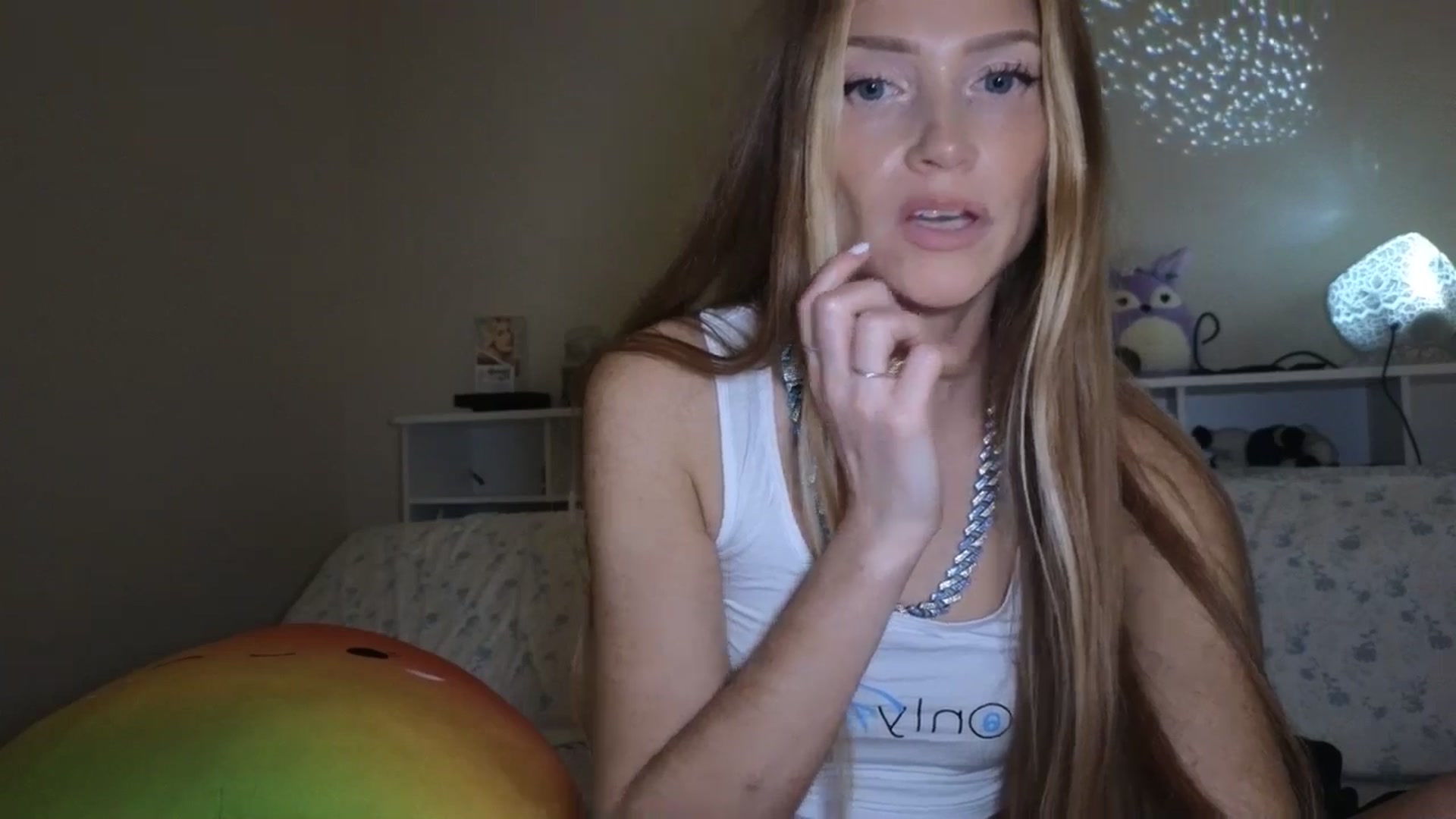 Gallery image thumbnail from Freckld_Cutie's myfreecams stream on, 05/29/2025, 22:04 image 19 of 20