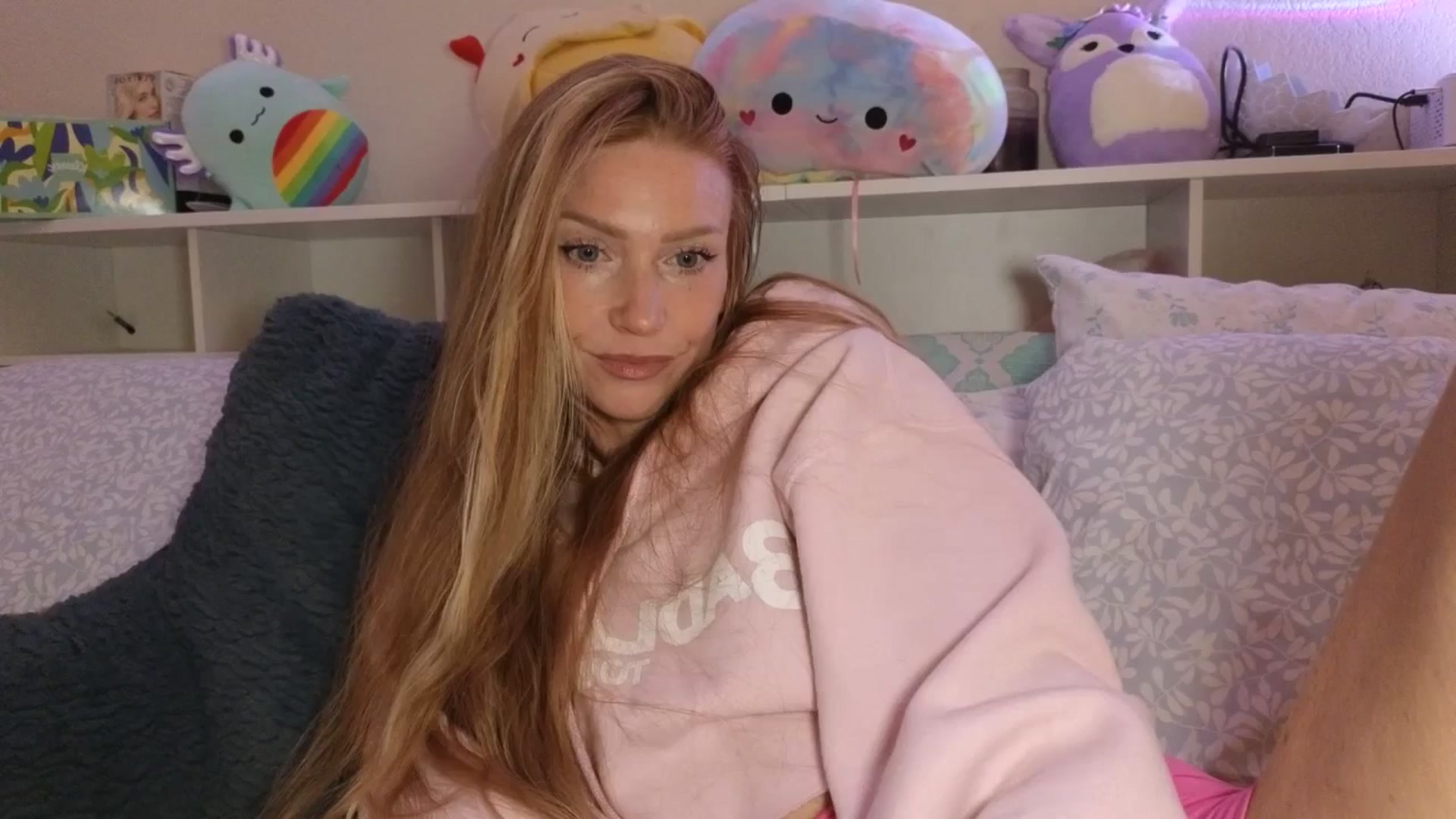 Gallery image thumbnail from Freckld_Cutie's myfreecams stream on, 06/04/2025, 19:26 image 16 of 20