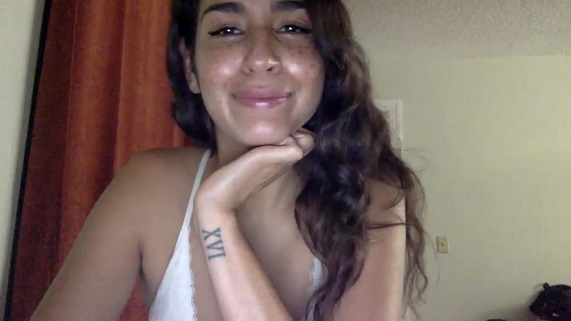 Gallery image thumbnail from FreckledPoni's myfreecams stream on, 12/24/2022, 01:04 image 15 of 20