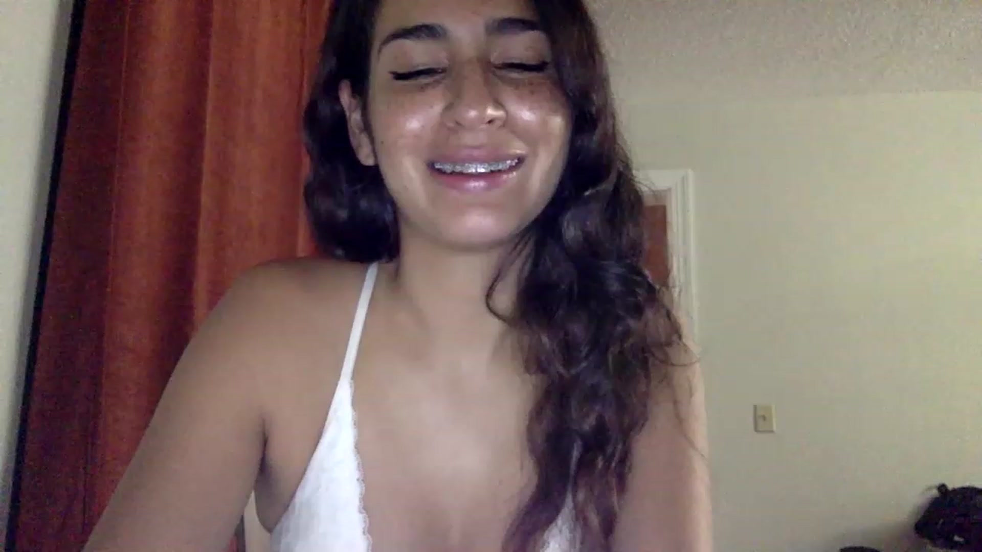 Gallery image thumbnail from FreckledPoni's myfreecams stream on, 12/24/2022, 01:04 image 6 of 20