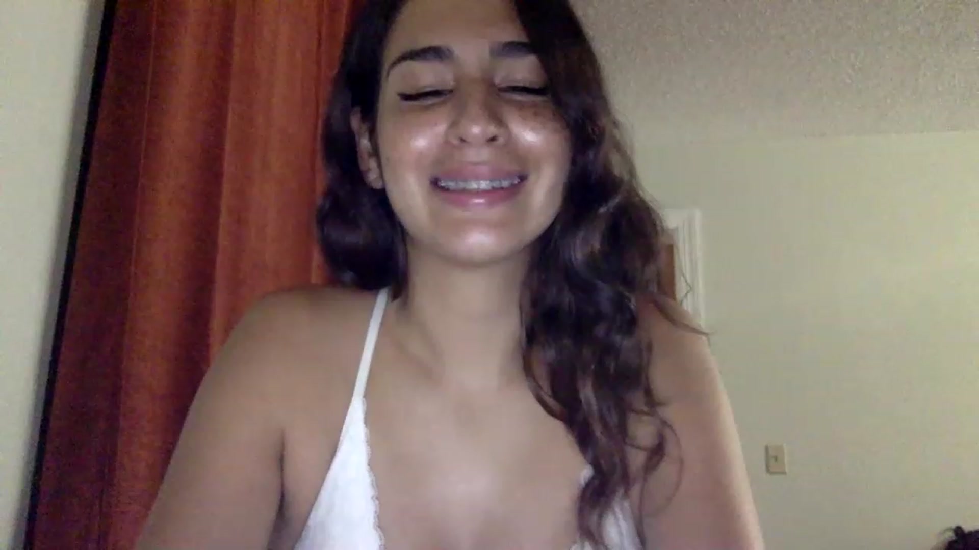 Gallery image thumbnail from FreckledPoni's myfreecams stream on, 12/24/2022, 01:04 image 17 of 20