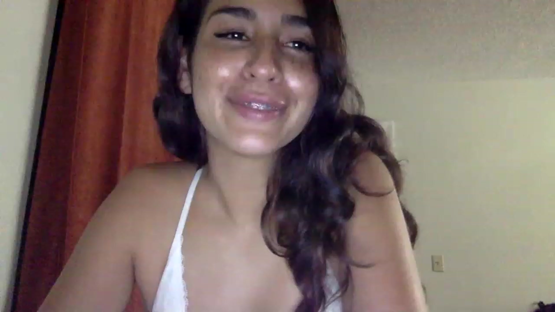 Gallery image thumbnail from FreckledPoni's myfreecams stream on, 12/24/2022, 01:04 image 18 of 20