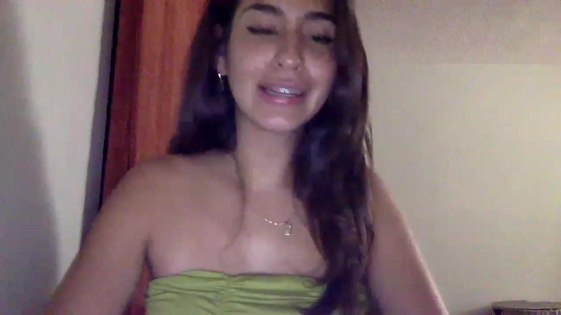 Gallery image thumbnail from FreckledPoni's myfreecams stream on, 01/01/2023, 23:53 image 18 of 20