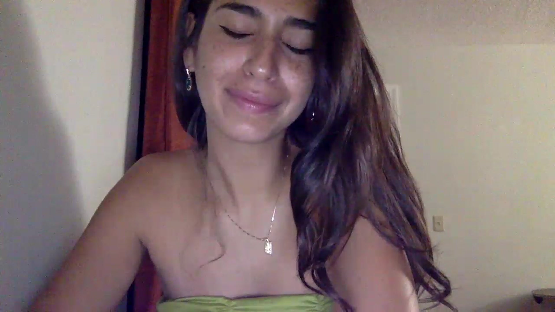 Gallery image thumbnail from FreckledPoni's myfreecams stream on, 01/01/2023, 23:53 image 17 of 20