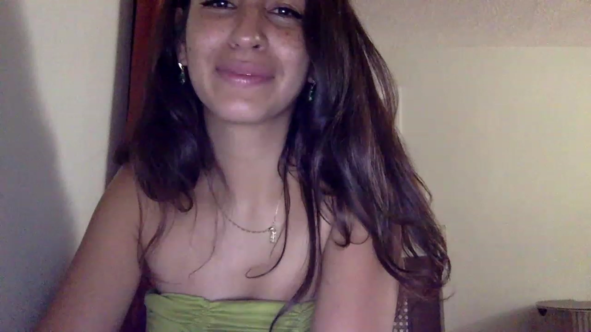 Gallery image thumbnail from FreckledPoni's myfreecams stream on, 01/01/2023, 23:53 image 19 of 20