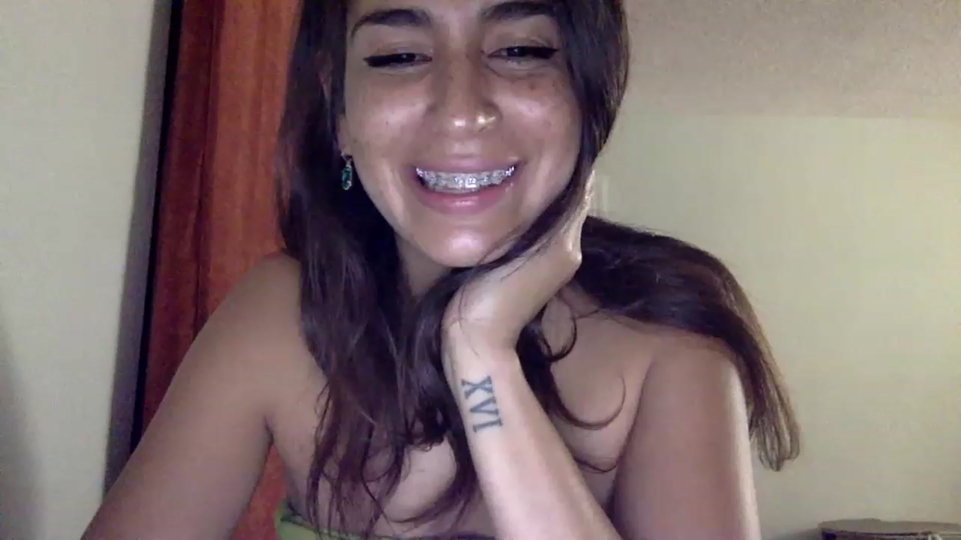 Gallery image thumbnail from FreckledPoni's myfreecams stream on, 01/01/2023, 23:53 image 12 of 20