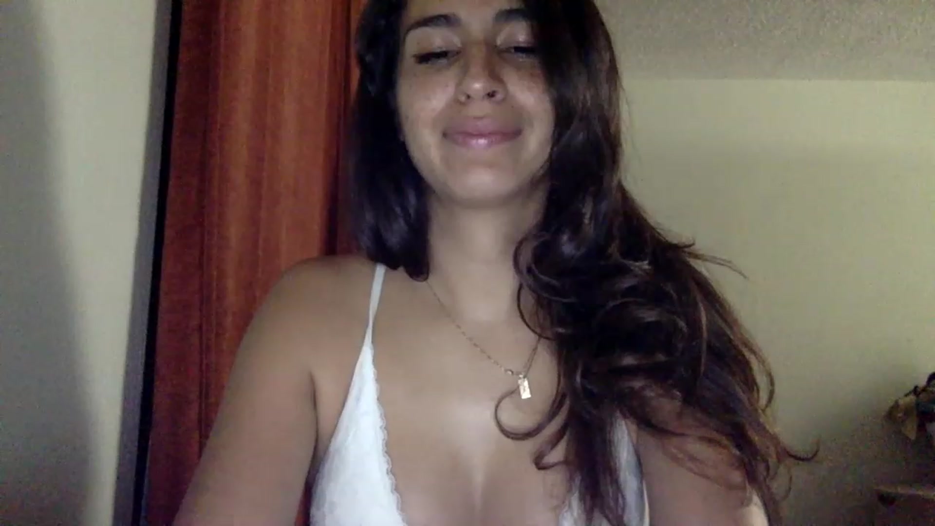 Gallery image thumbnail from FreckledPoni's myfreecams stream on, 01/05/2023, 08:11 image 5 of 20