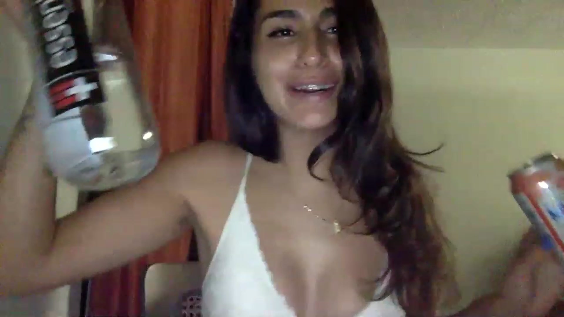 Gallery image thumbnail from FreckledPoni's myfreecams stream on, 01/05/2023, 08:11 image 4 of 20