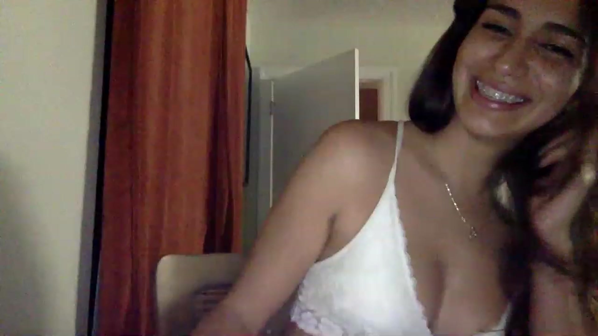 Gallery image thumbnail from FreckledPoni's myfreecams stream on, 01/05/2023, 08:11 image 2 of 20