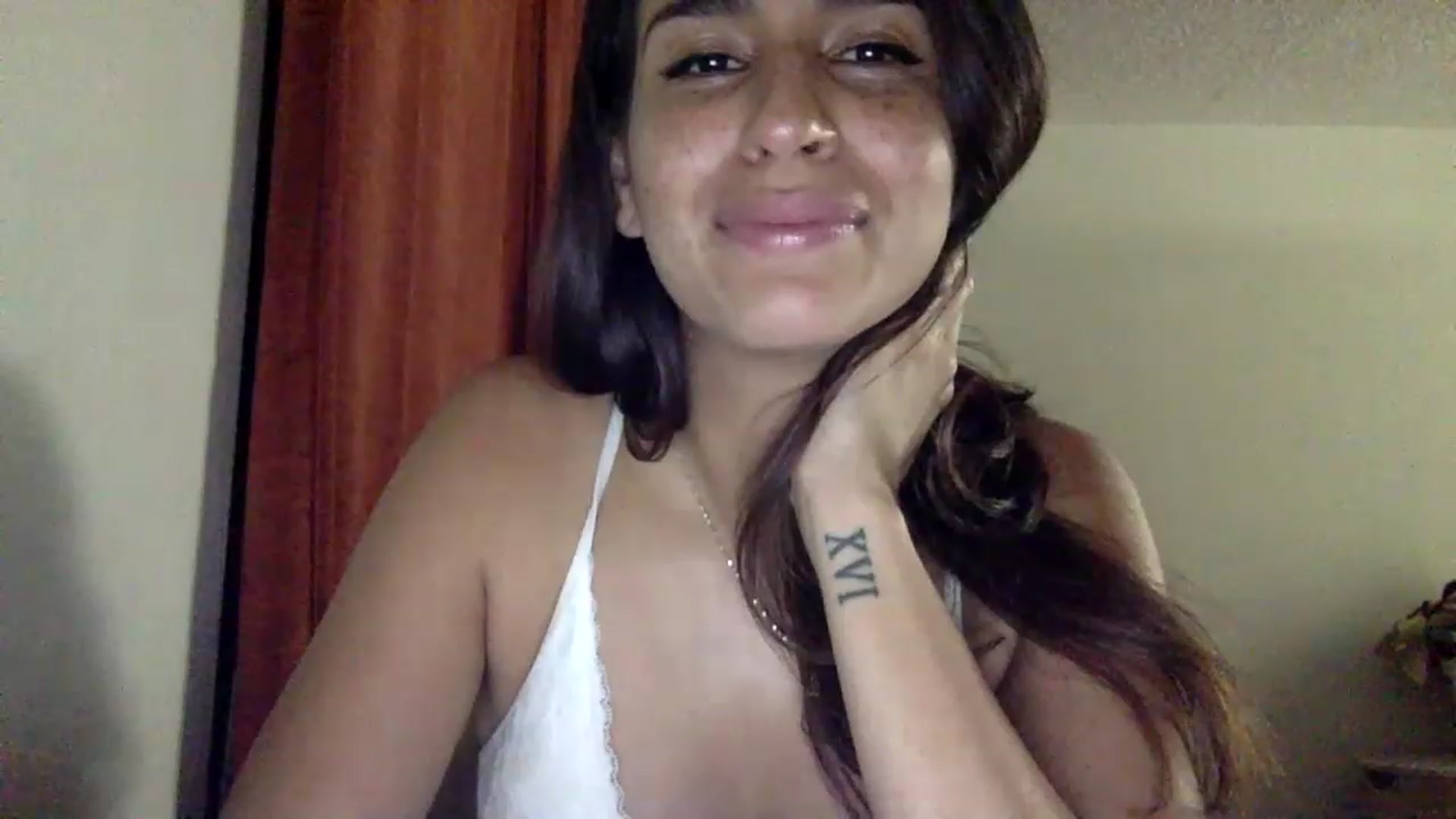 Gallery image thumbnail from FreckledPoni's myfreecams stream on, 01/05/2023, 08:11 image 6 of 20