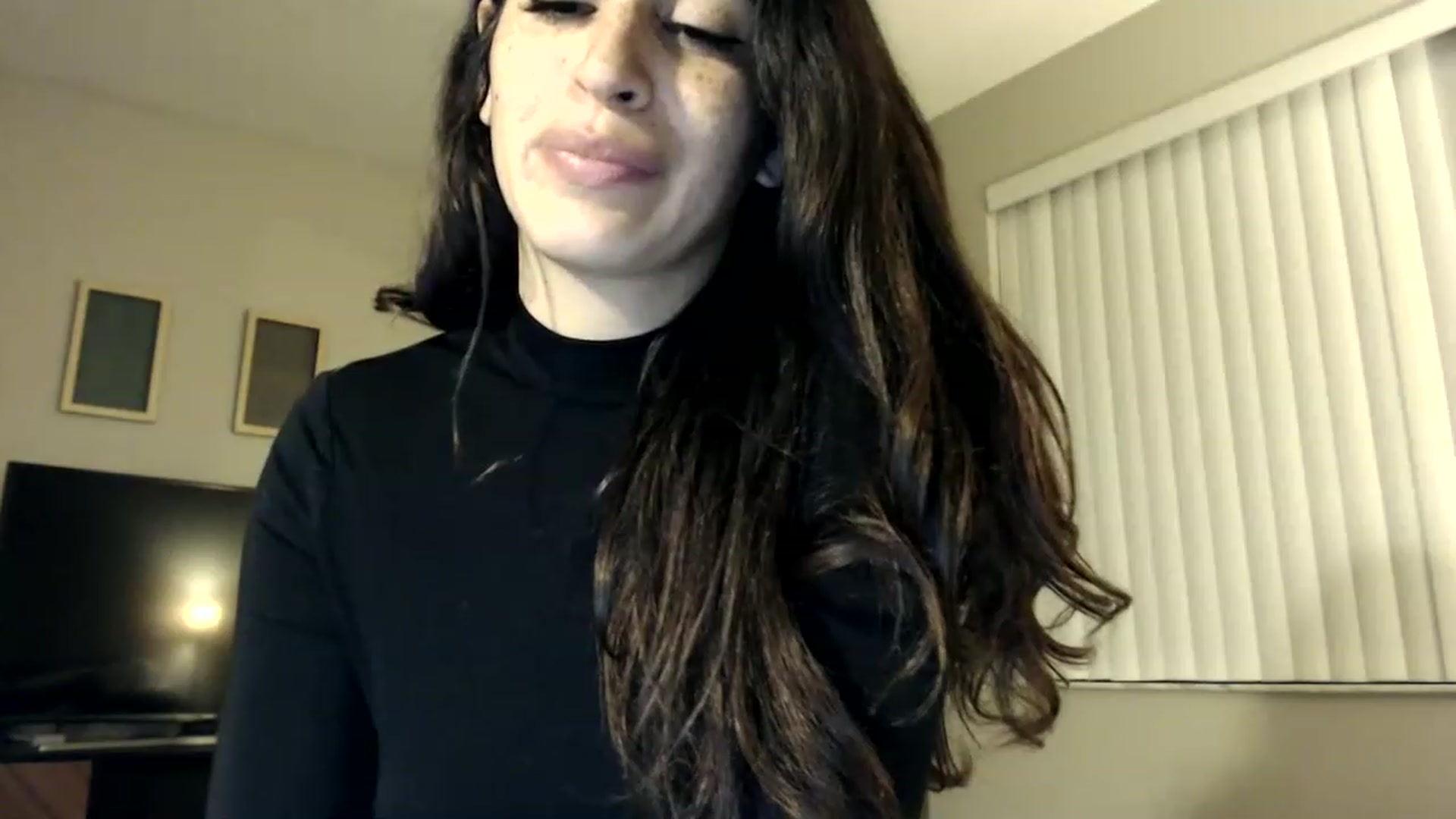 Gallery image thumbnail from FreckledPoni's myfreecams stream on, 04/10/2023, 02:08 image 11 of 20