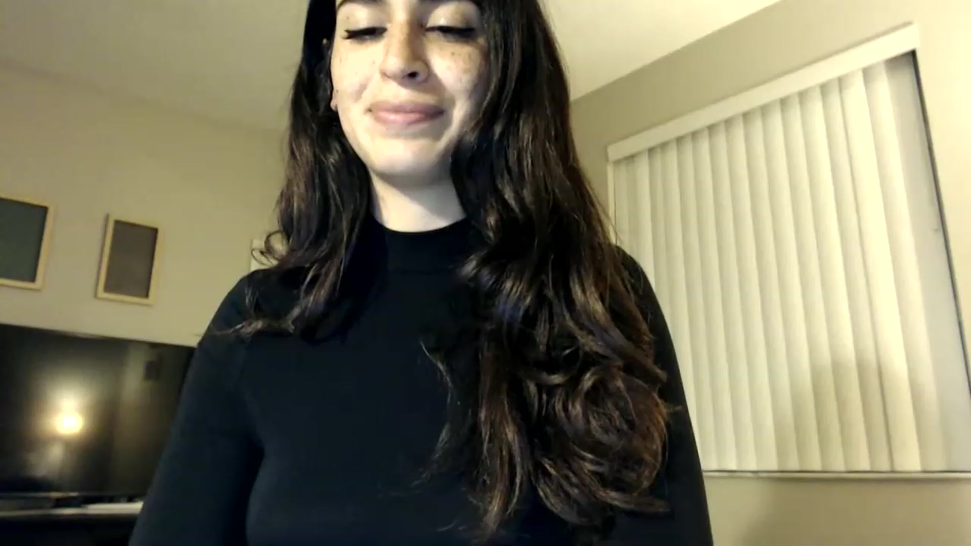 Gallery image thumbnail from FreckledPoni's myfreecams stream on, 04/10/2023, 02:08 image 19 of 20