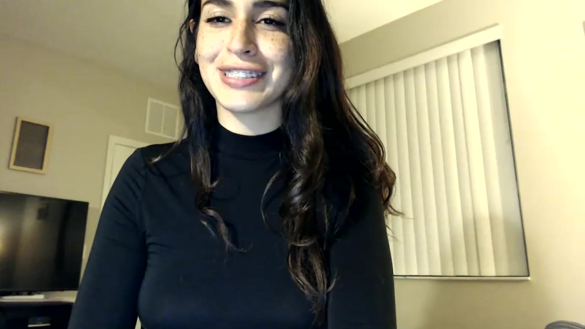 Gallery image thumbnail from FreckledPoni's myfreecams stream on, 04/10/2023, 02:58 image 7 of 20