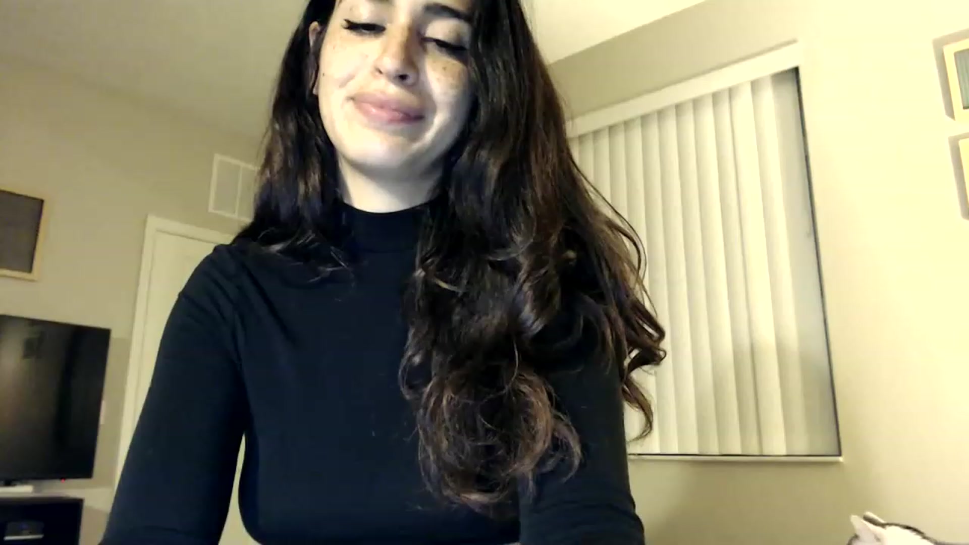 Gallery image thumbnail from FreckledPoni's myfreecams stream on, 04/10/2023, 02:58 image 1 of 20