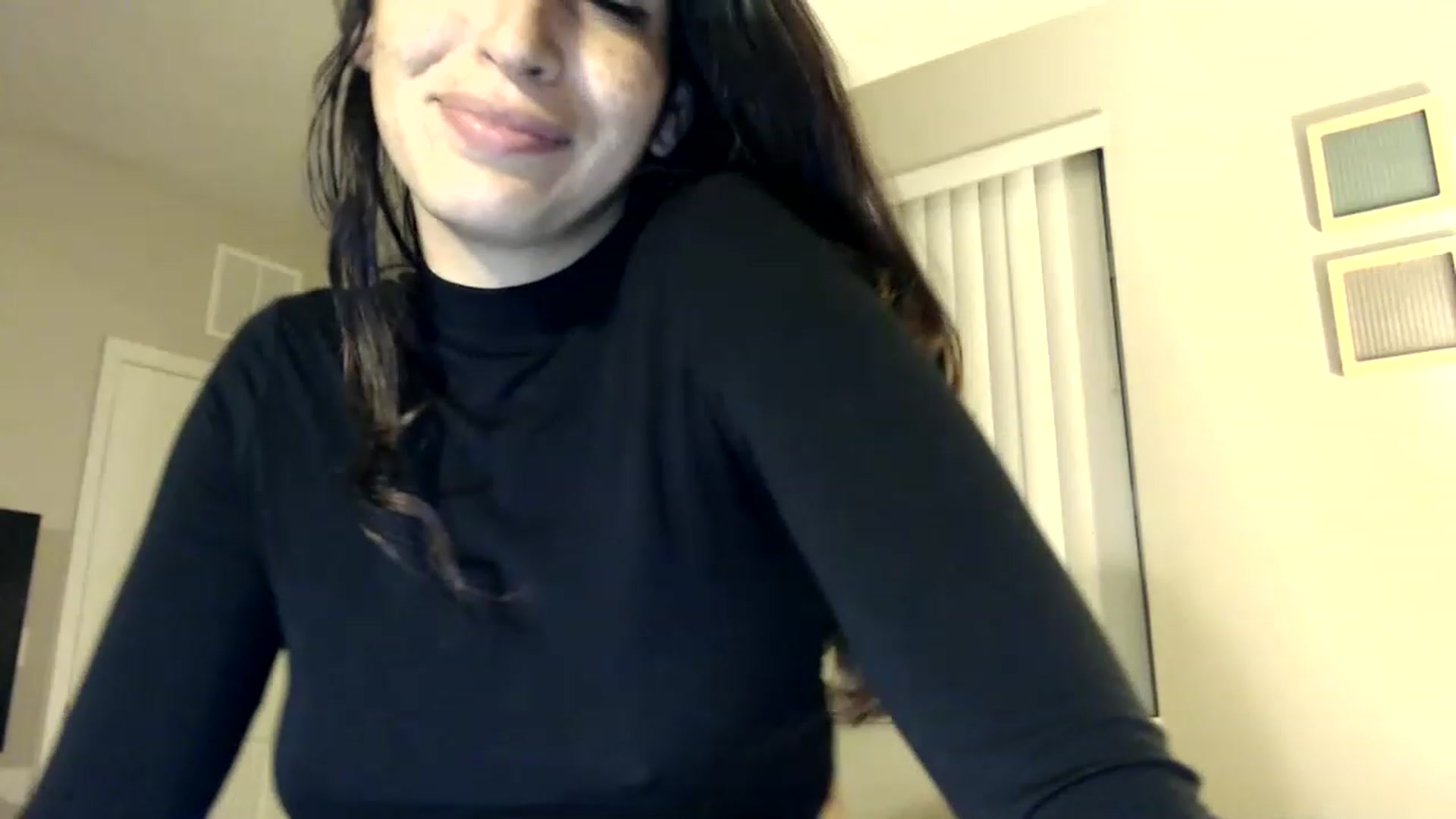 Gallery image thumbnail from FreckledPoni's myfreecams stream on, 04/10/2023, 02:58 image 5 of 20