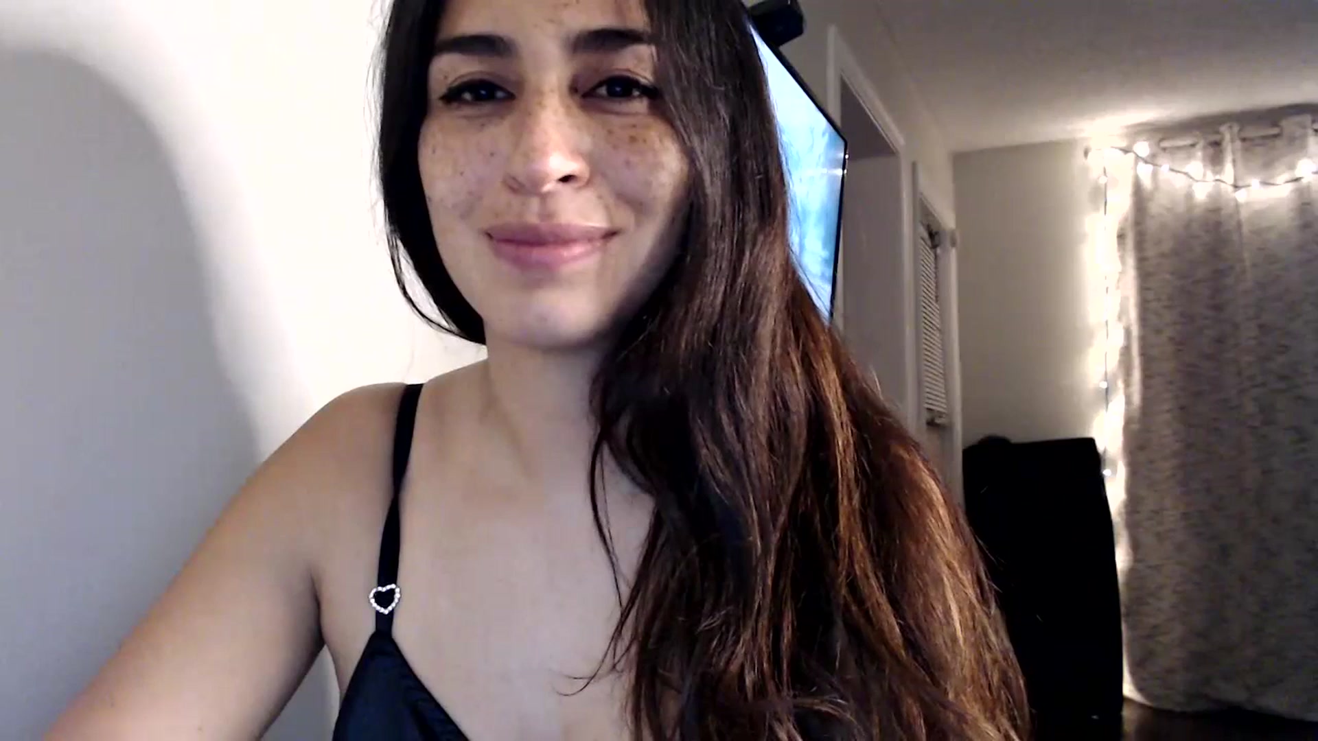 Gallery image thumbnail from FreckledPoni's myfreecams stream on, 07/12/2023, 06:54 image 1 of 20