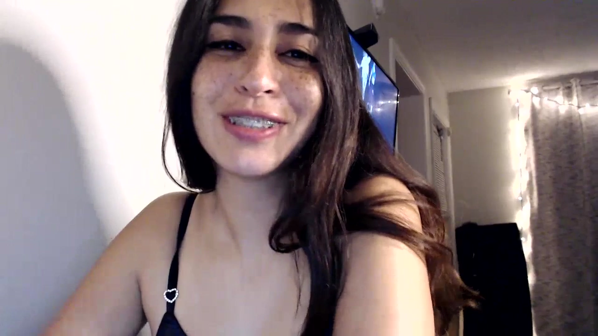 Gallery image thumbnail from FreckledPoni's myfreecams stream on, 07/12/2023, 06:54 image 4 of 20