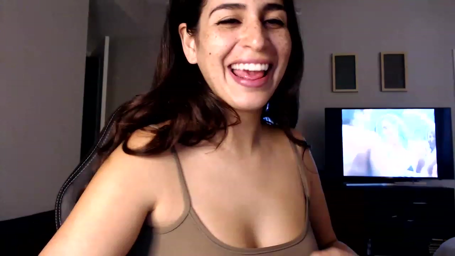 Gallery image thumbnail from FreckledPoni's myfreecams stream on, 08/02/2023, 21:29 image 11 of 20
