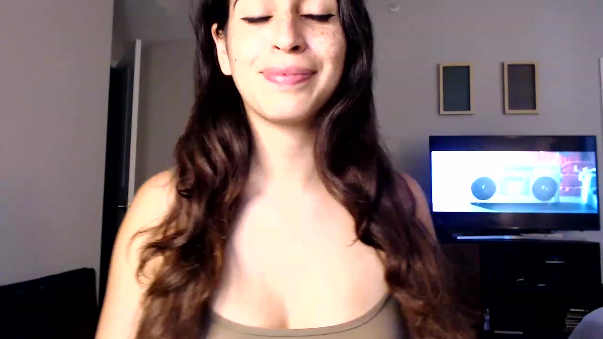 Gallery image thumbnail from FreckledPoni's myfreecams stream on, 08/02/2023, 21:29 image 12 of 20