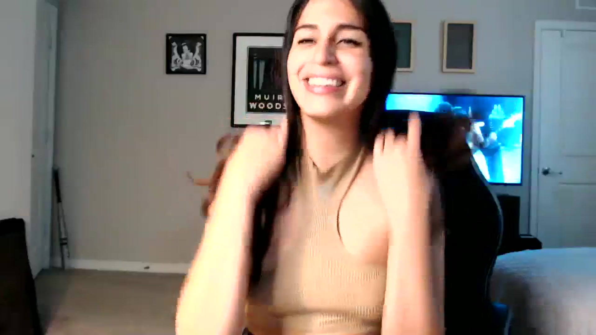 Gallery image thumbnail from FreckledPoni's myfreecams stream on, 08/03/2023, 21:09 image 10 of 20