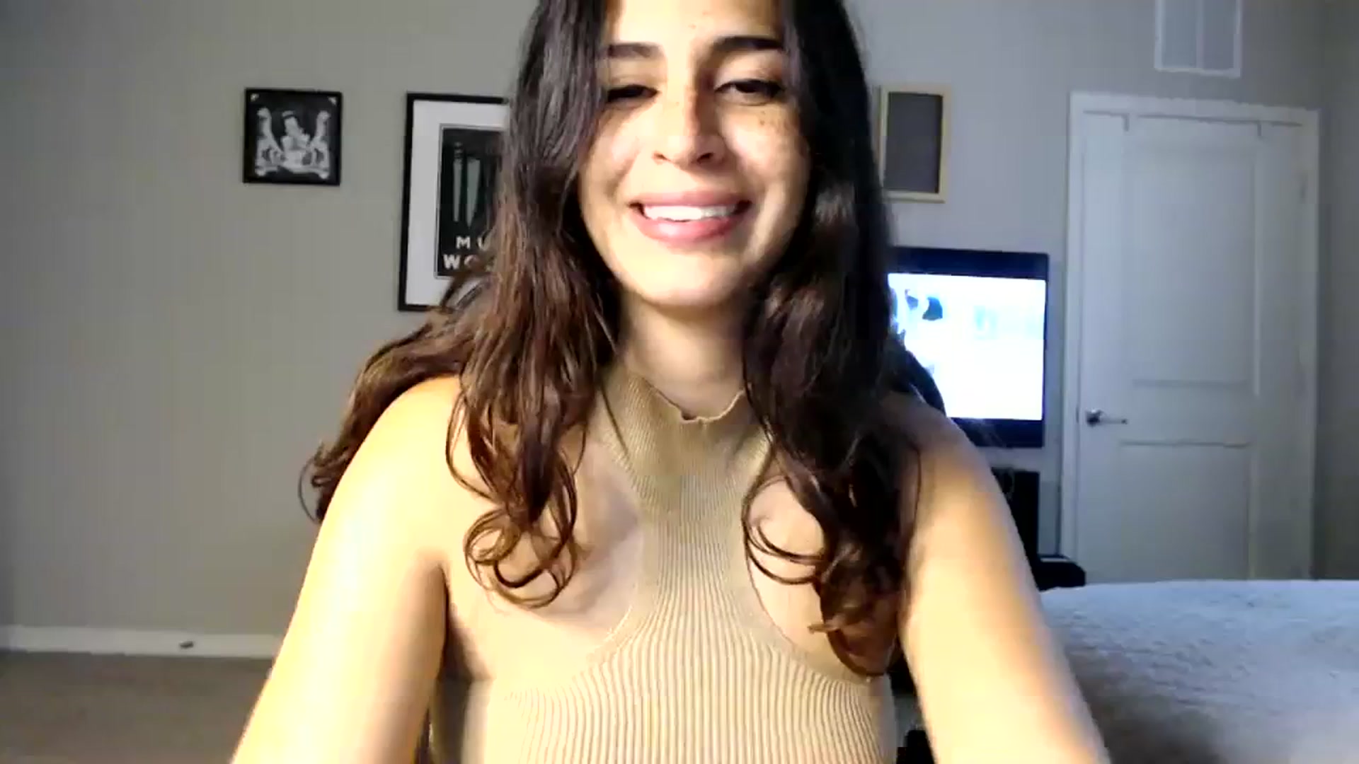 Gallery image thumbnail from FreckledPoni's myfreecams stream on, 08/03/2023, 21:09 image 5 of 20