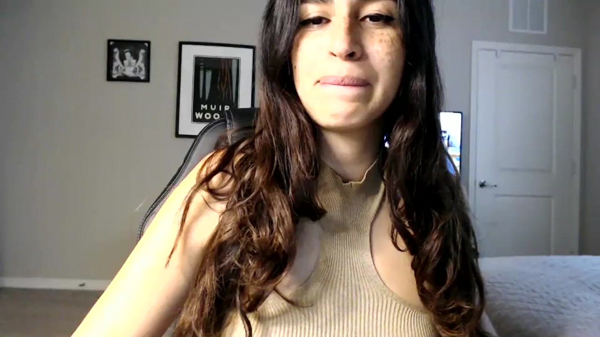 Gallery image thumbnail from FreckledPoni's myfreecams stream on, 08/03/2023, 21:09 image 3 of 20