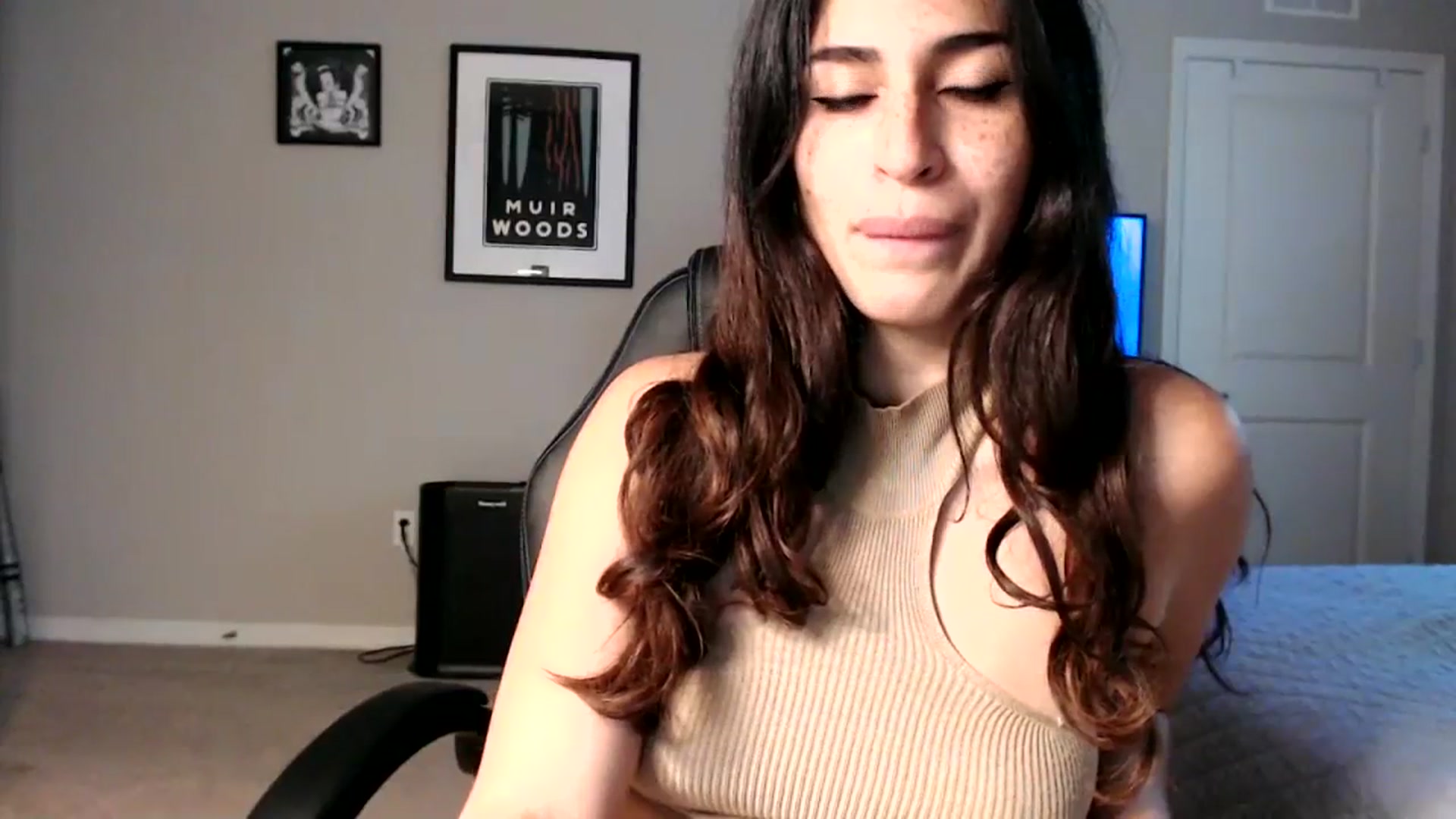 Gallery image thumbnail from FreckledPoni's myfreecams stream on, 08/03/2023, 21:09 image 18 of 20
