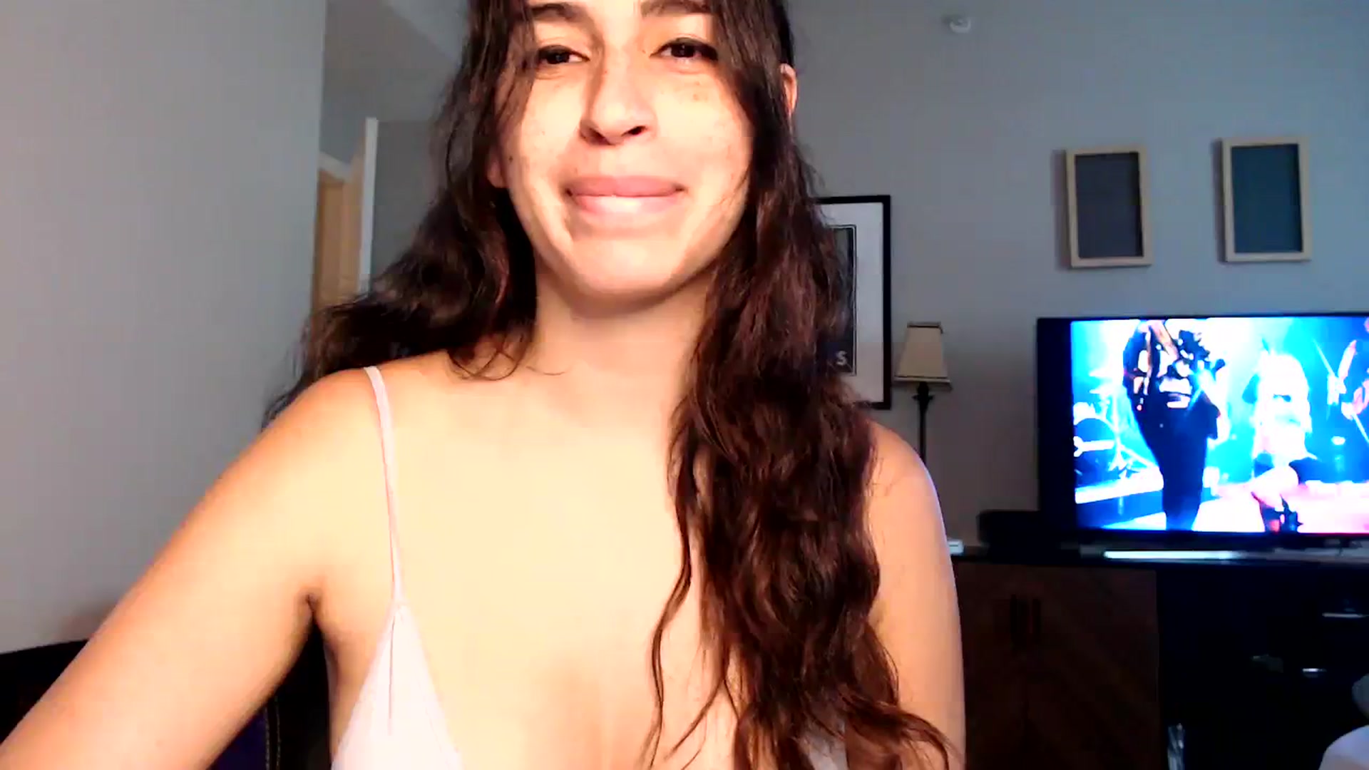 Gallery image thumbnail from FreckledPoni's myfreecams stream on, 08/18/2023, 17:56 image 8 of 20