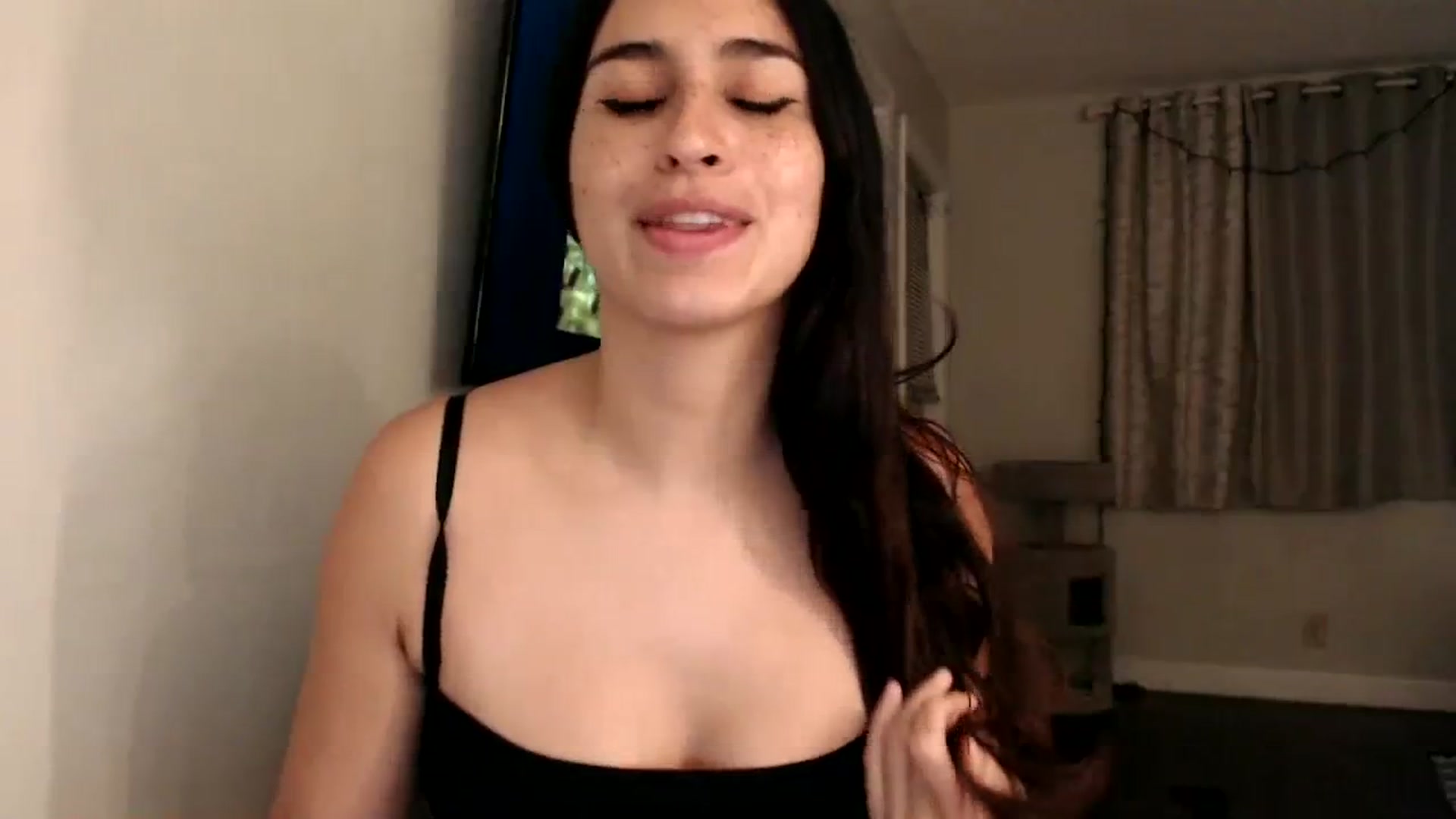 Gallery image thumbnail from FreckledPoni's myfreecams stream on, 09/21/2023, 01:59 image 4 of 20