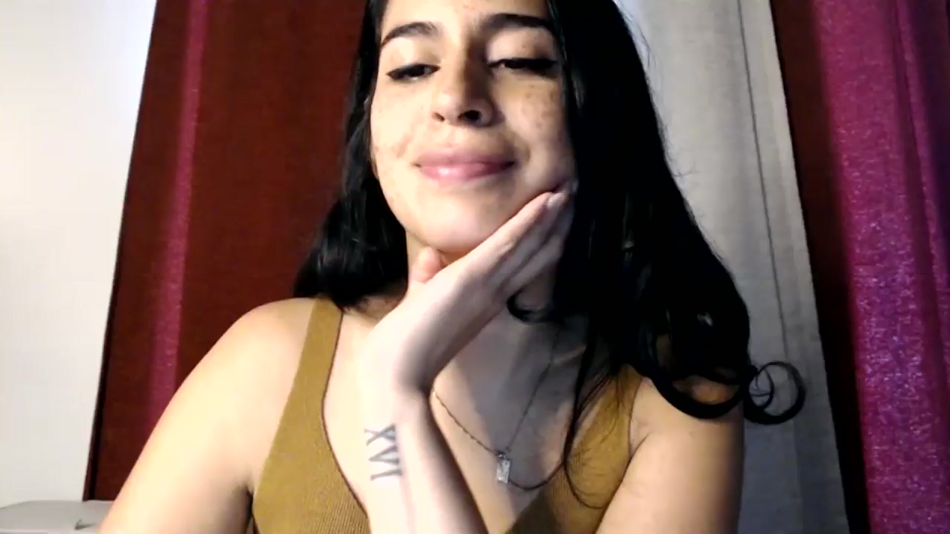 Gallery image thumbnail from FreckledPoni's myfreecams stream on, 11/11/2024, 19:15 image 17 of 20